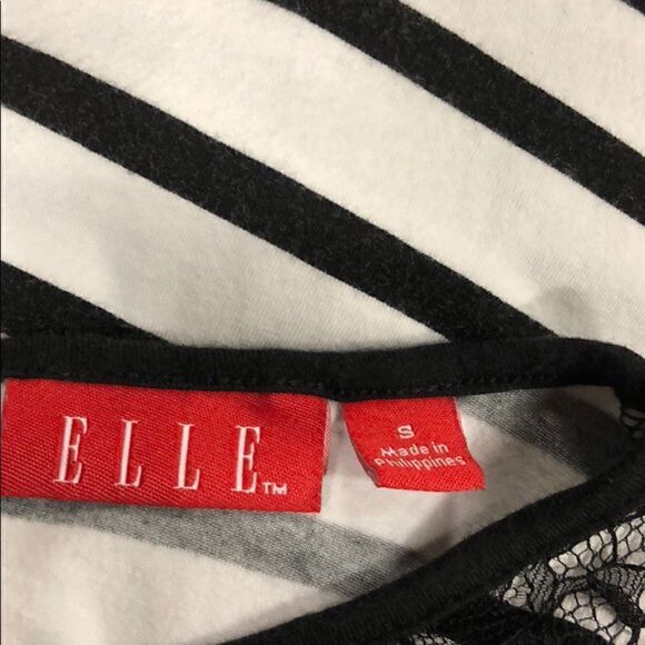 🛍️Elle top with lace around shoulders size small - Picture 3 of 6